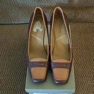 Tahari heels brown and tan